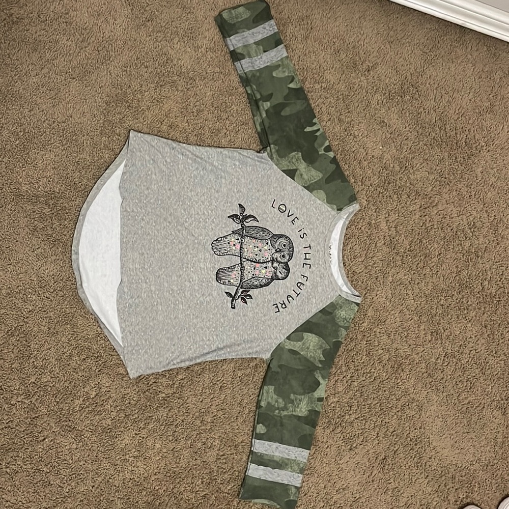 Mudd, Size 12, light grey with camouflage sleeves